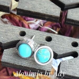 Tiny turquoise Silver stud Earrings